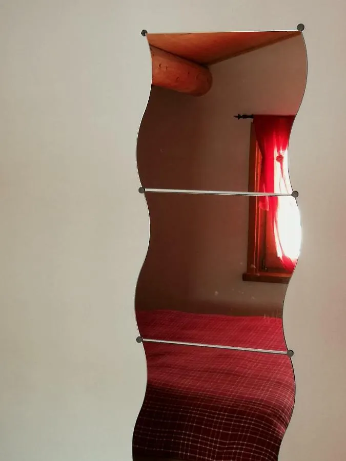 Red House Apartment Isolaccia