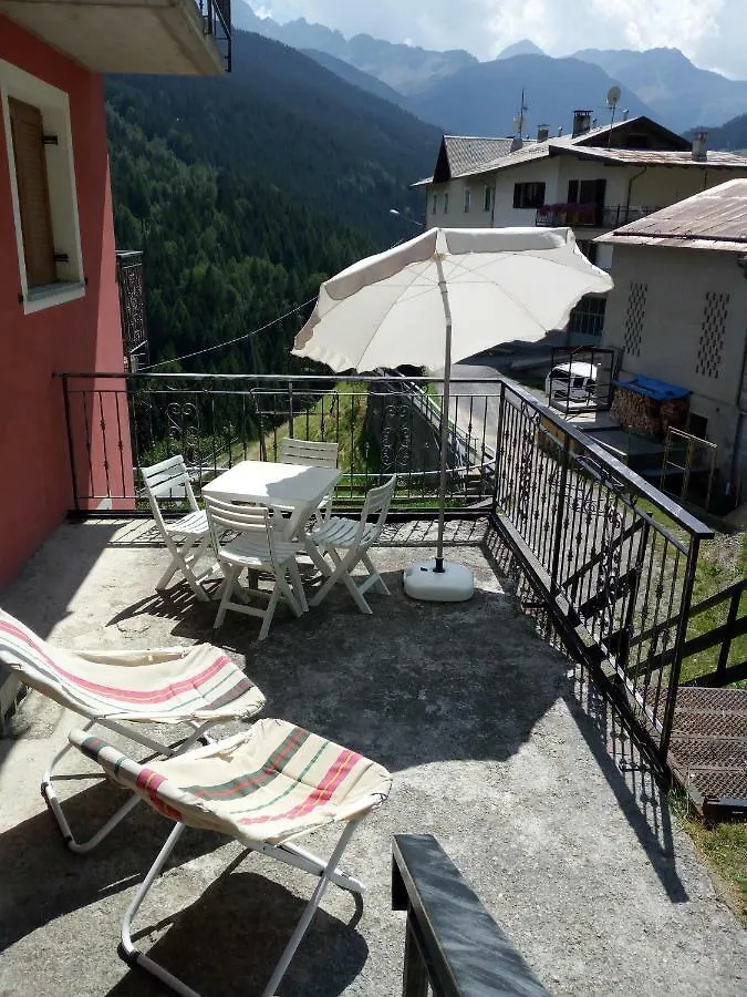 Red House Apartment Isolaccia Italy