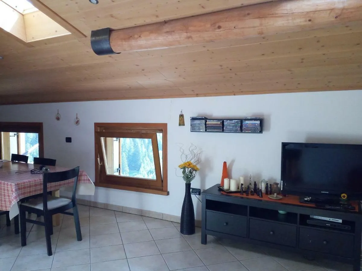 Apartamento Red House Isolaccia 0*,  Italia